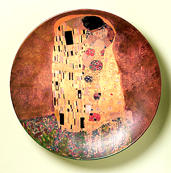 the kiss plate by klimt
